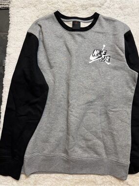 Jordan Men’s Gray and Black Crewneck Sweatshirt